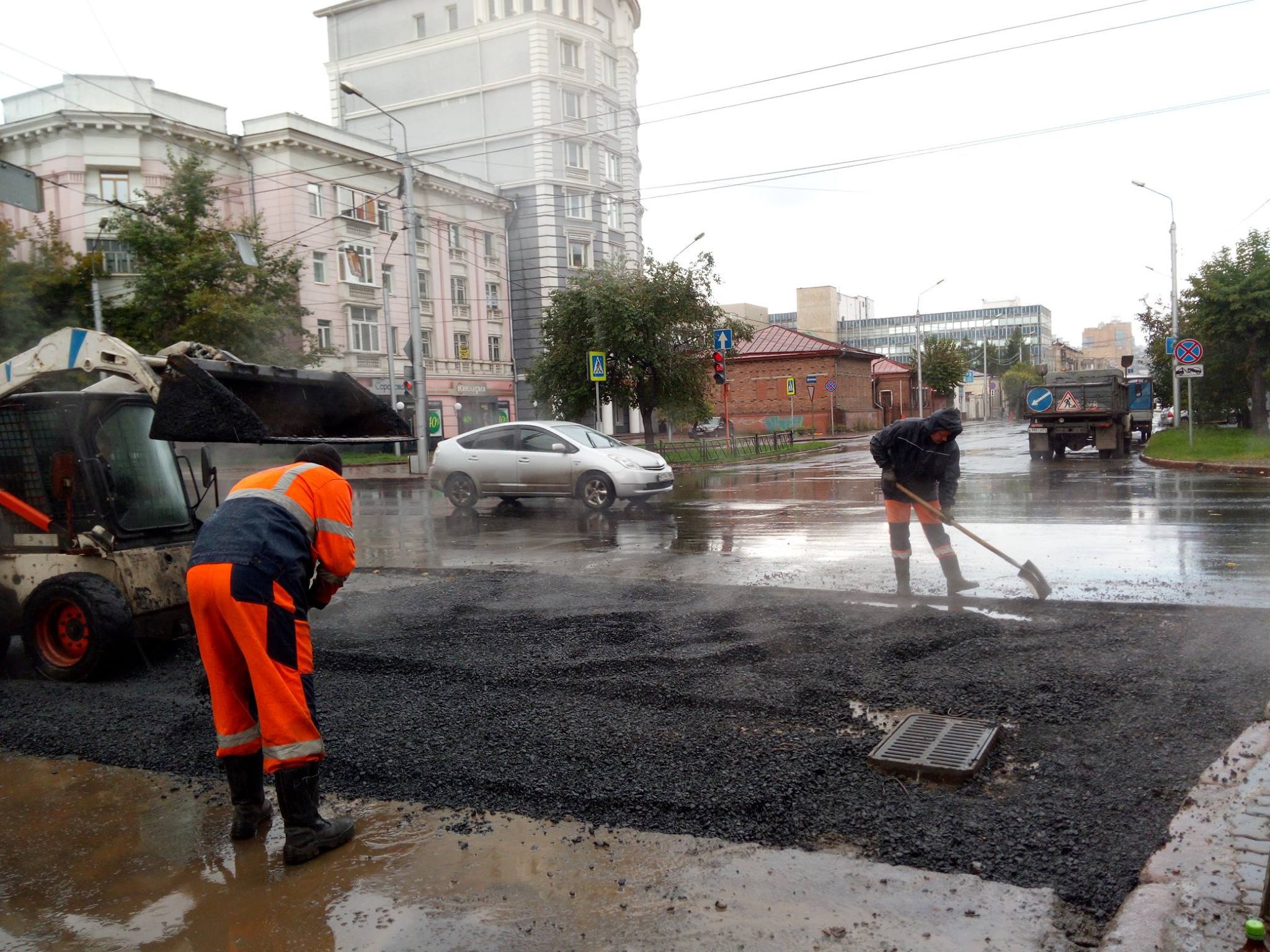 Кладут асфальт