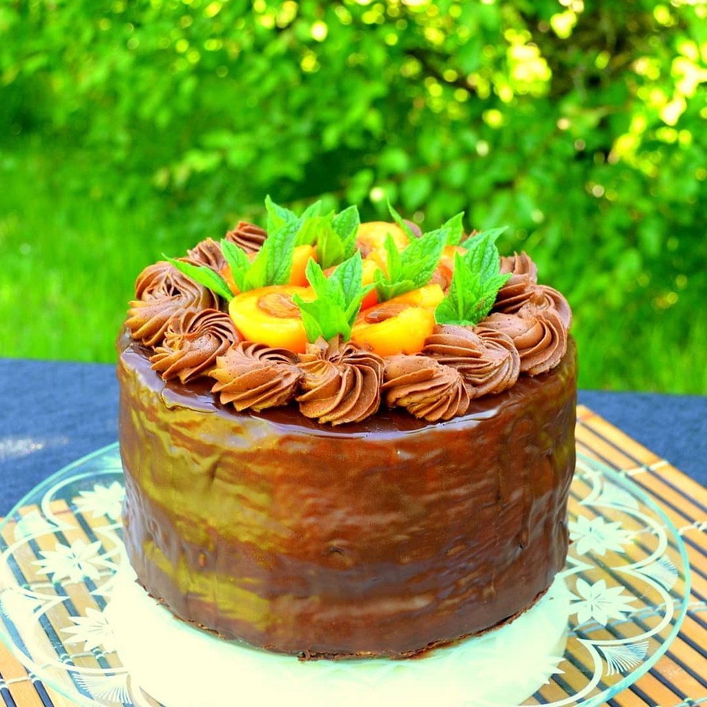 Абрикосовый торт декор