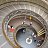 в музее Ватикана) лестница представляет собой две круговые лестницы, вписанные одна в другую, на подобие многозаходной резьбы. Одна лестница используется только для подъема, другая только для спуска, при этом ,посетители музея, идущие вверх и вниз, не встречаются на лестнице
