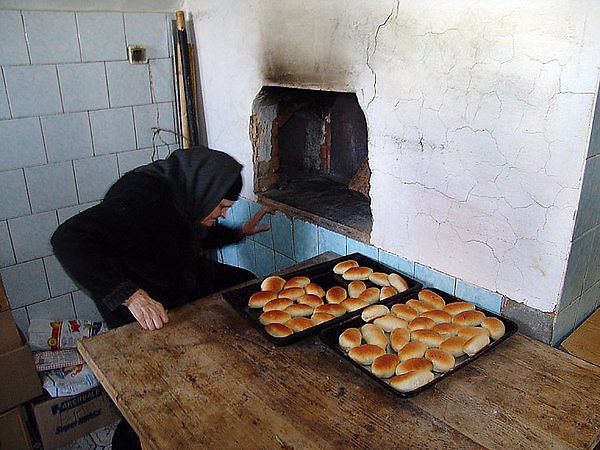 Когда ставить пироги в русскую печь