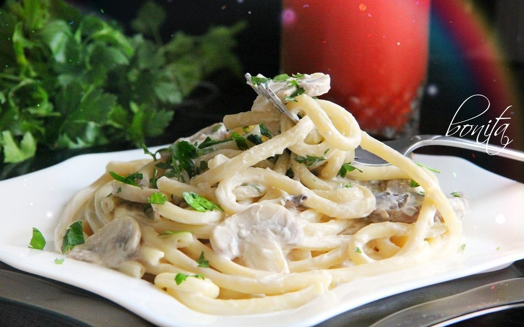 Рецепт спагетти с грибами в сливочном соусе с фото пошагово в