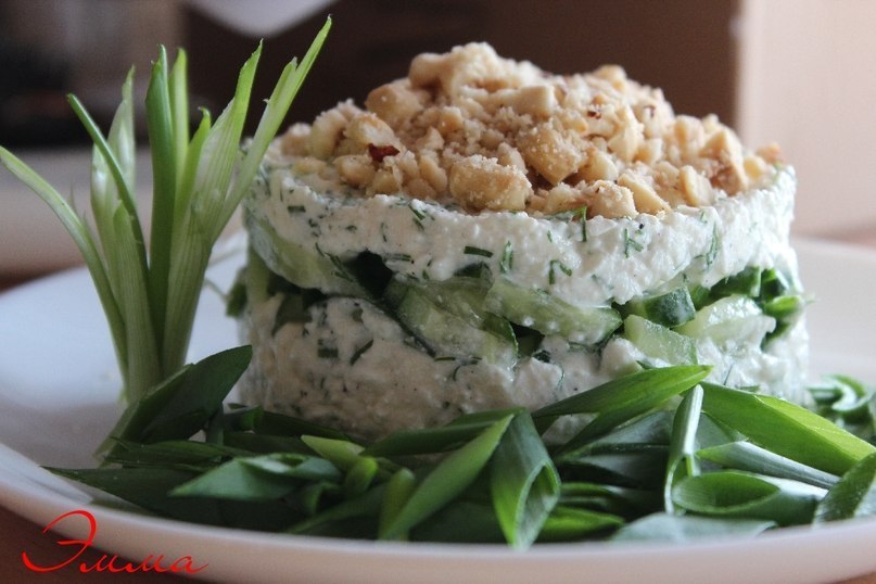 Салат с творогом и грецкими орехами