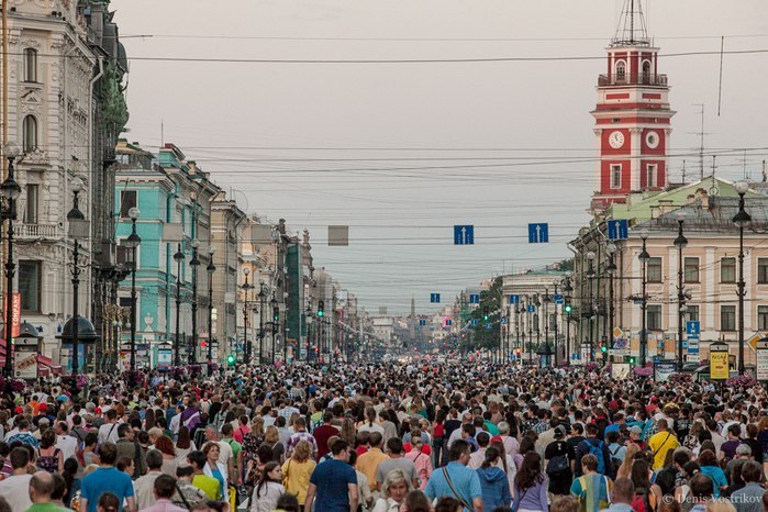 Люди на невском проспекте в санкт петербурге