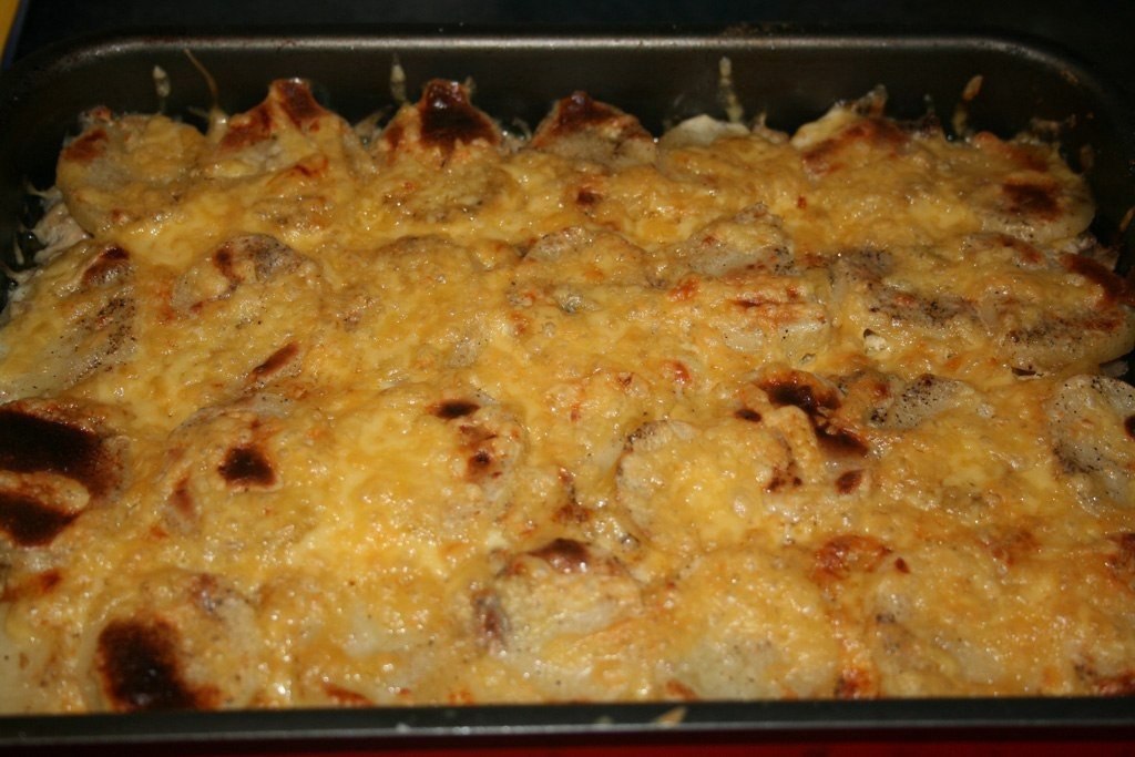 Мясо картошка грибы помидоры сыр в духовке слоями рецепт с фото