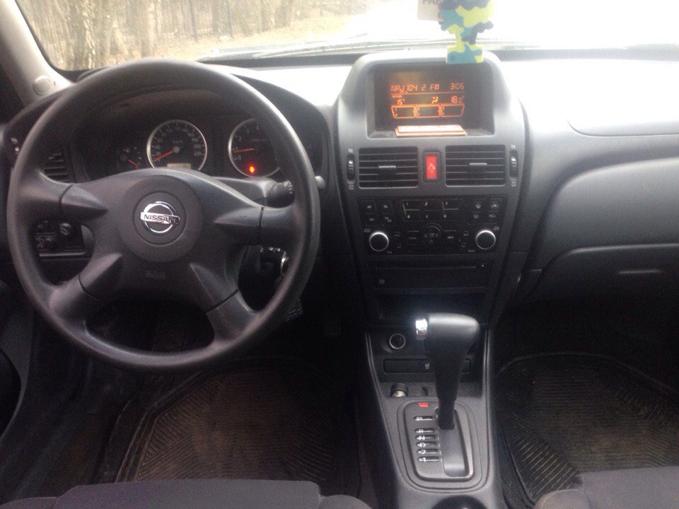 Nissan Almera n16 2006 салон