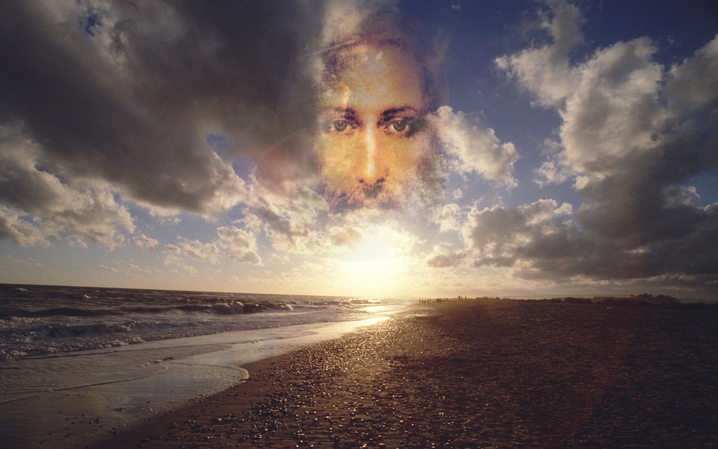 Лик Иисуса Христа в небе