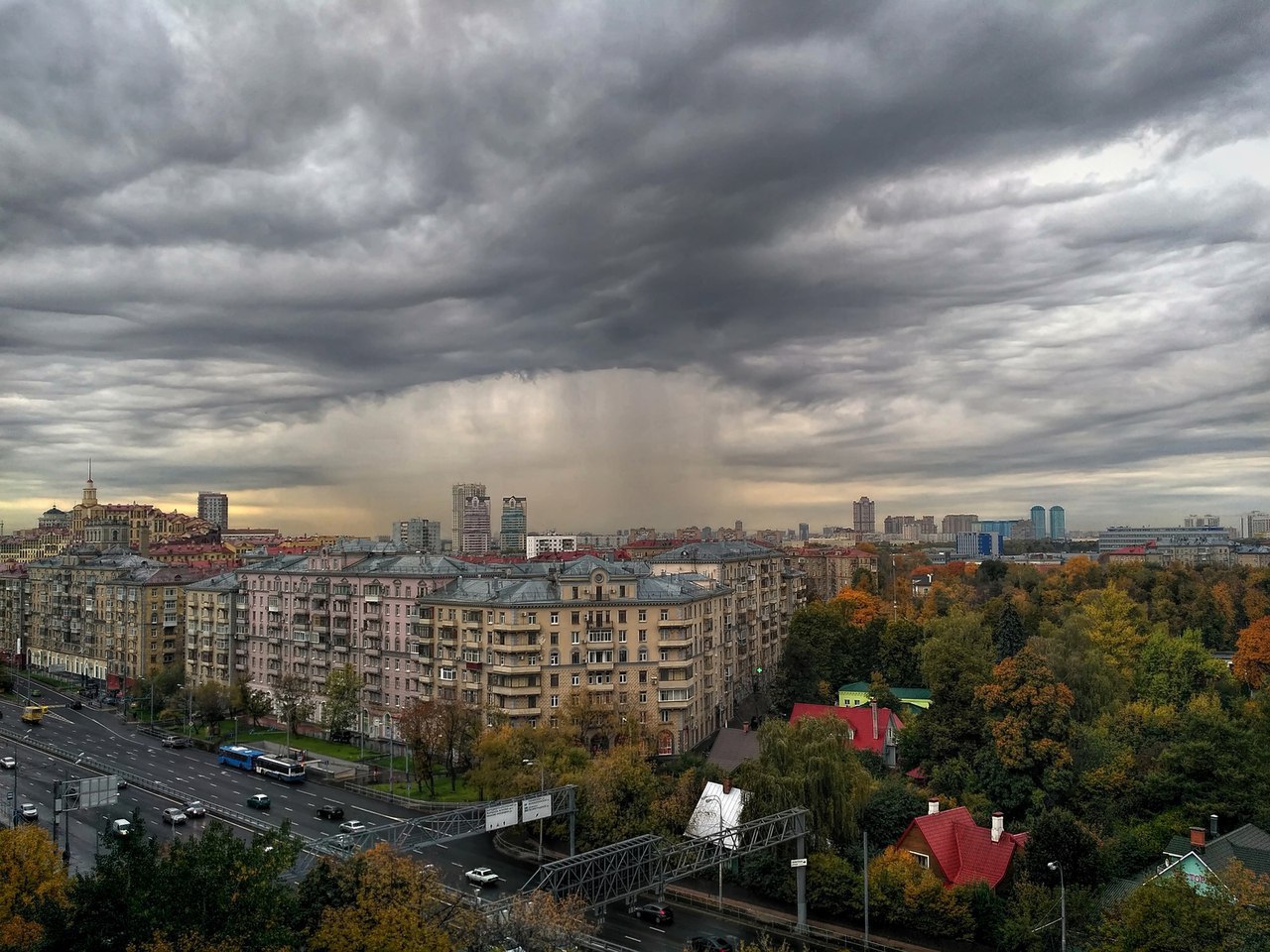 Тучи над Москвой