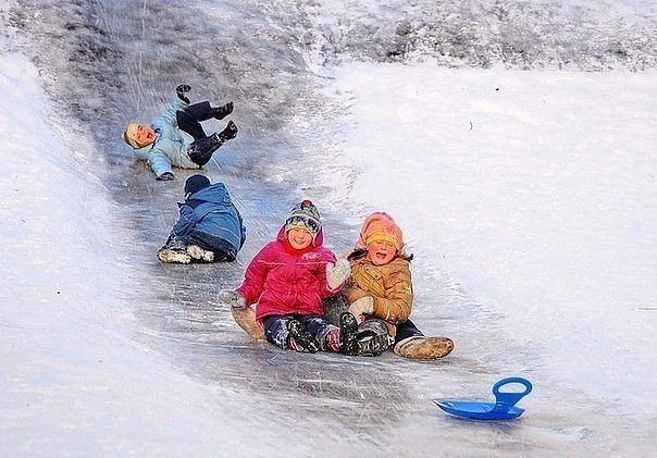 Фото в трусах с раздвинутыми ногами