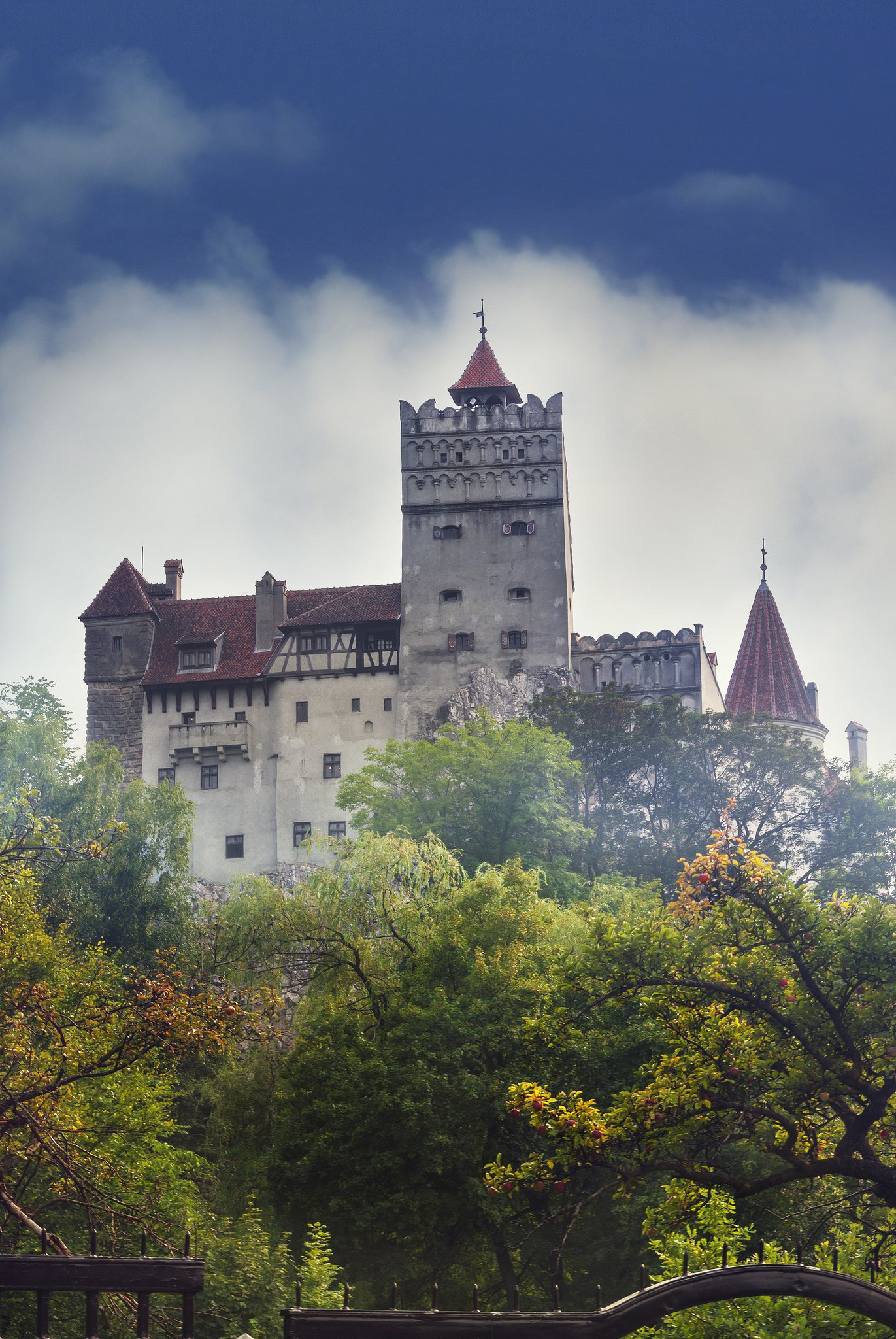 Фото замка дракула. Румыния замки Трансильвании. Замок Дракулы в Румынии. Замок Дракулы в Трансильвании.