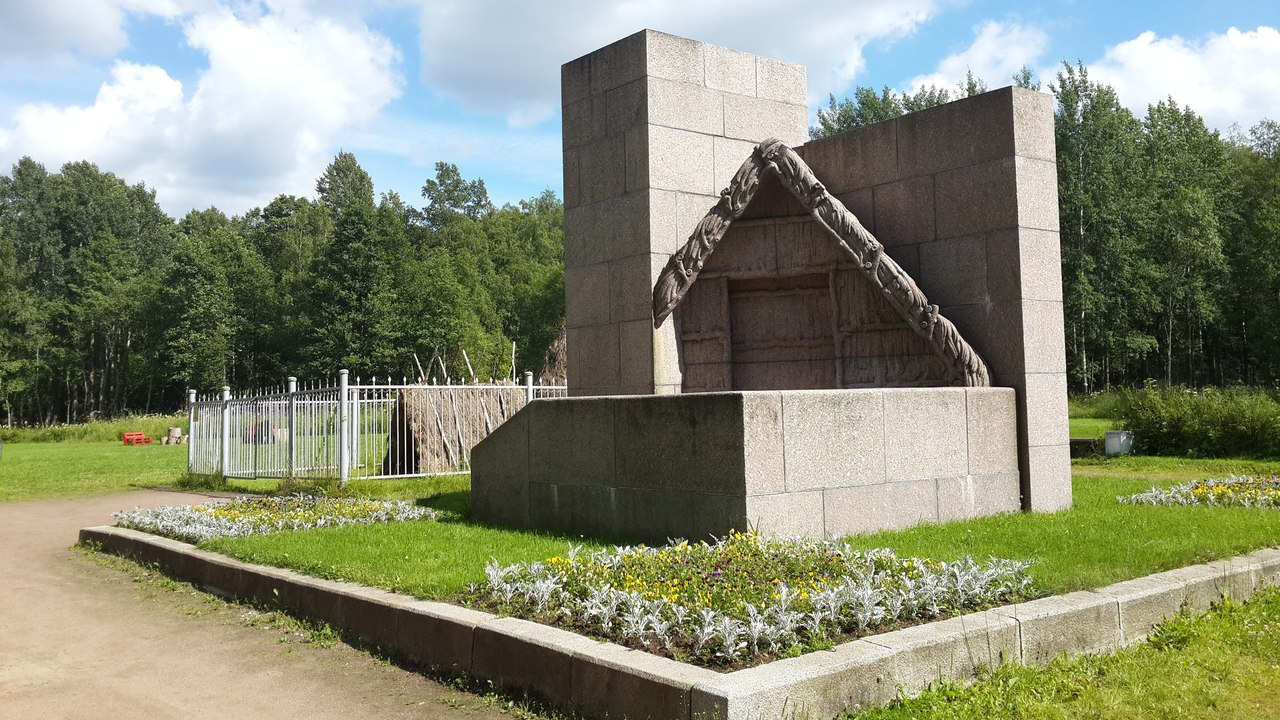 Шалаш ленина. Музей шалаш Ленина в Сестрорецке. Шалаш Ленина Сестрорецк. Разлив Сестрорецк шалаш Ленина. Шалаш Ленина озеро.