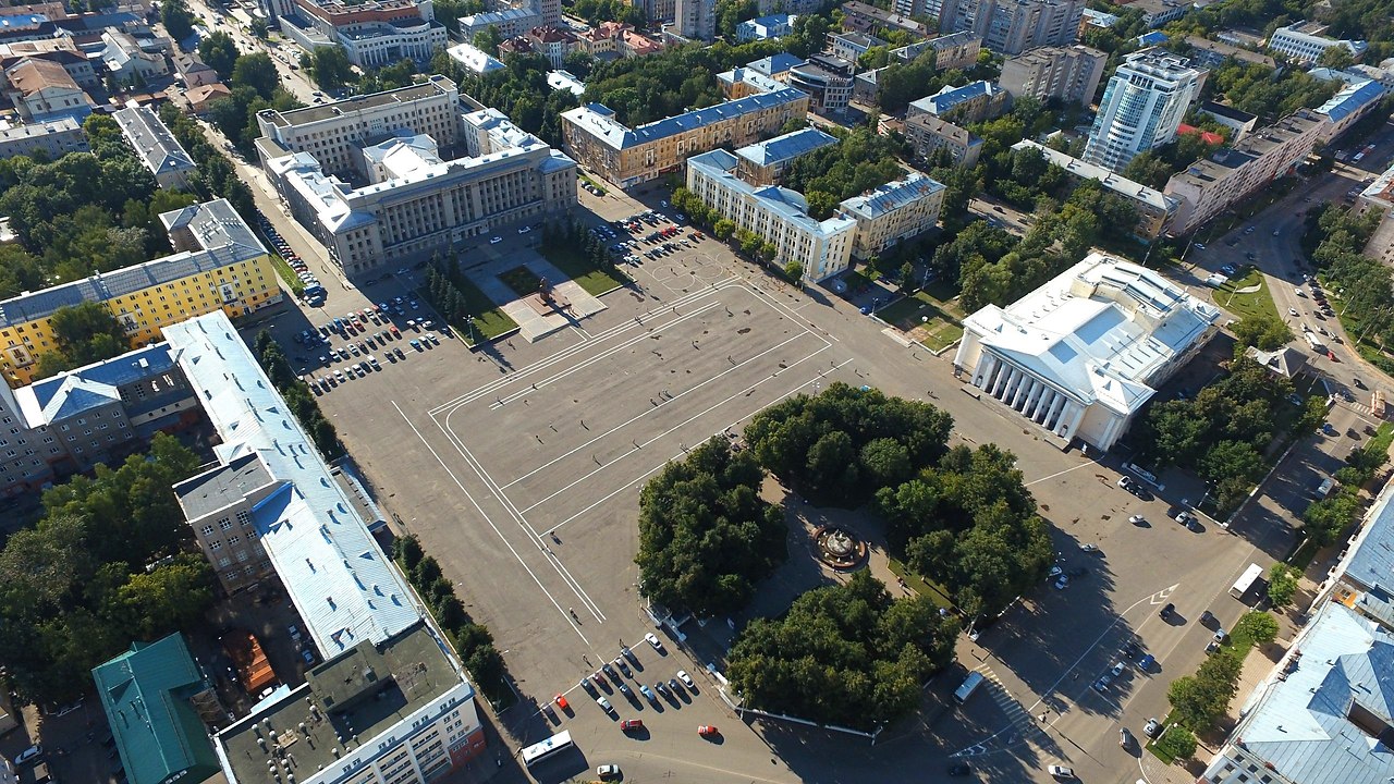 Кировская площадь. Театральная площадь Киров. Киров Главная площадь города. Киров Центральная площадь. Театральная площадь Киров сверху.