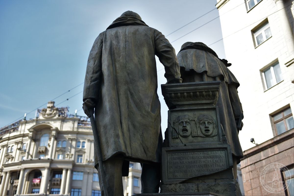 Памятники столицы. Памятник в Камергерском переулке. Памятник основателям МХТ - Станиславскому и Немировичу-Данченко. Памятники Рахманинову Камергерский переулок. Памятник Станиславскому Чехову в Камергерском.