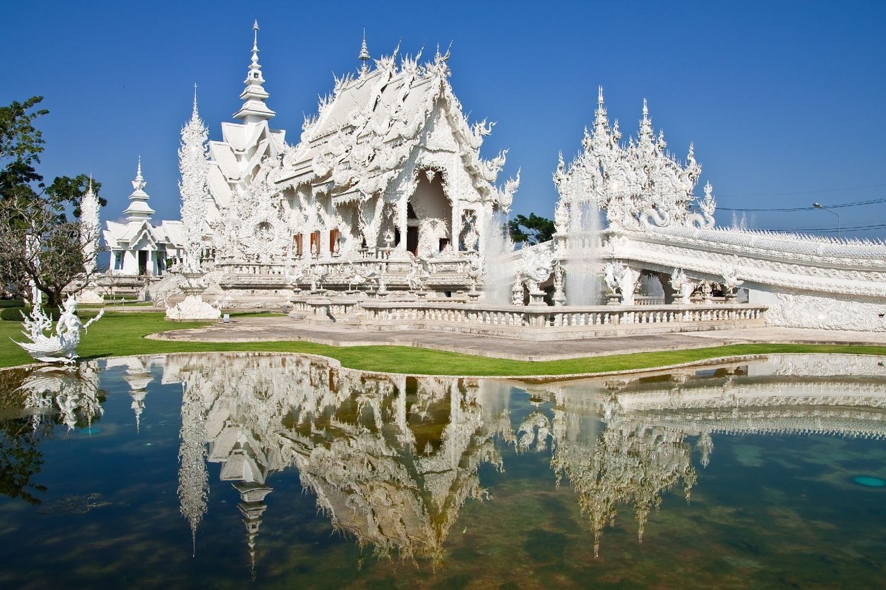 Белый храм Чианг рай