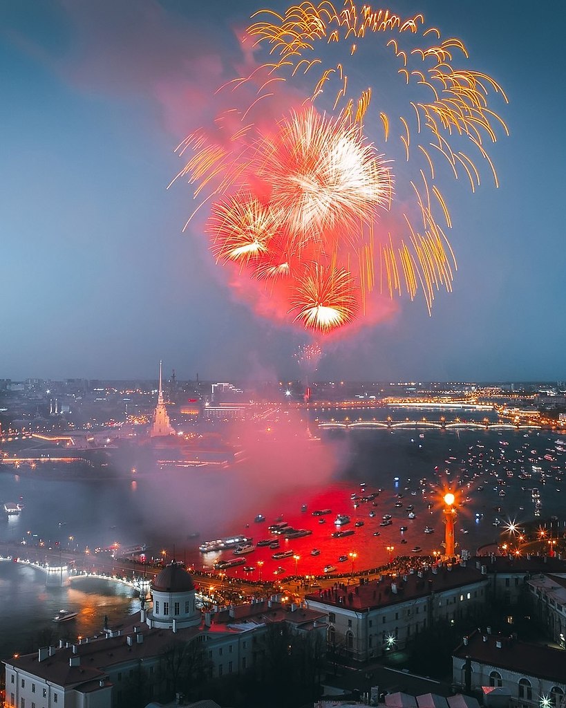 Салют над санкт петербургом