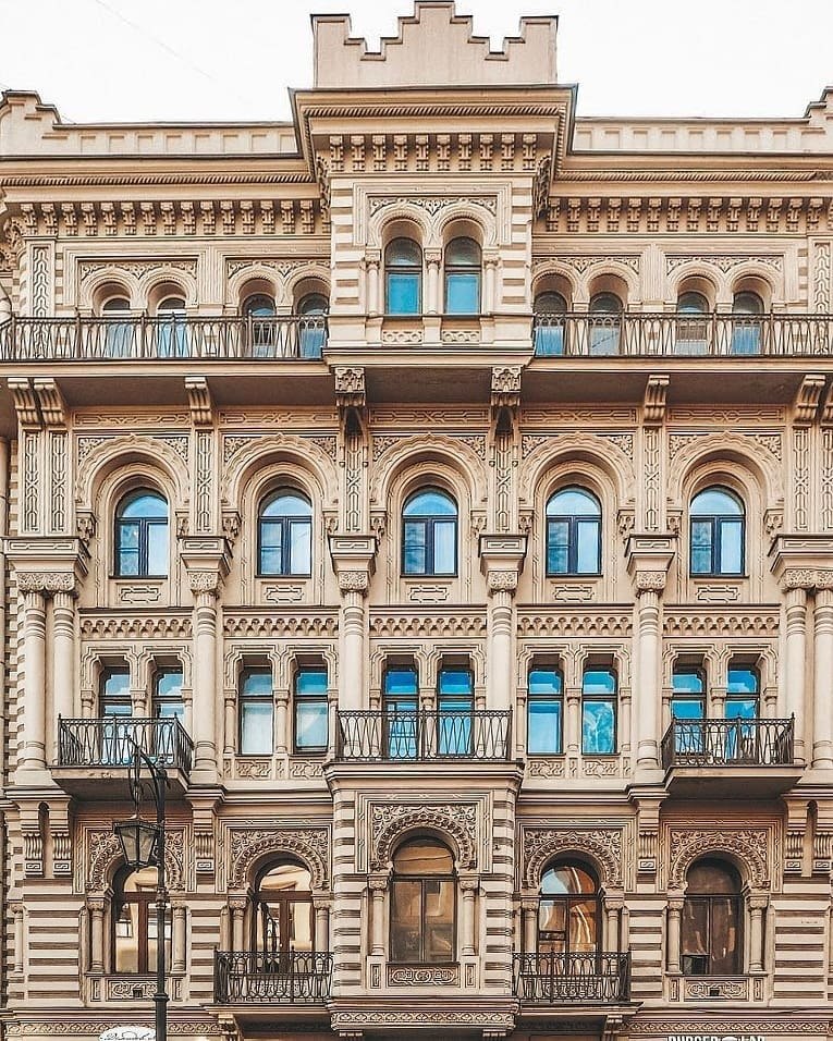 Топ дом спб. Фасад здания. Питерские фасады. Фасады зданий Санкт Петербург. Красивые фасады зданий.
