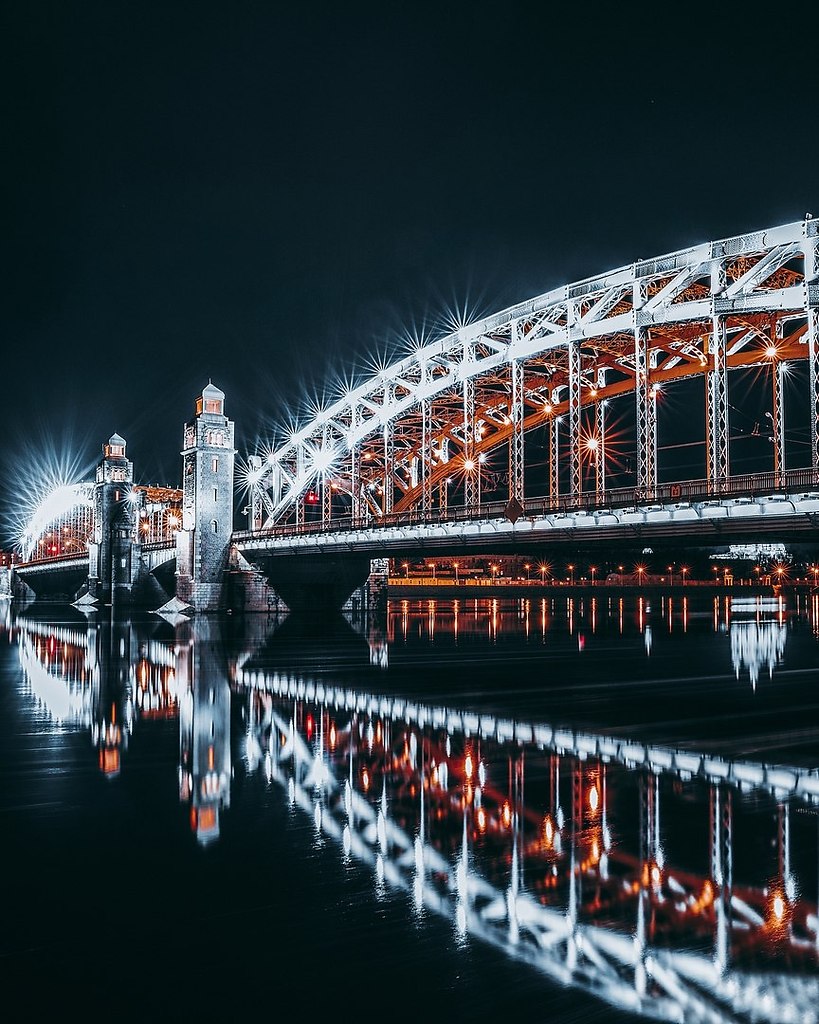 Мост Петра Великого в Санкт-Петербурге