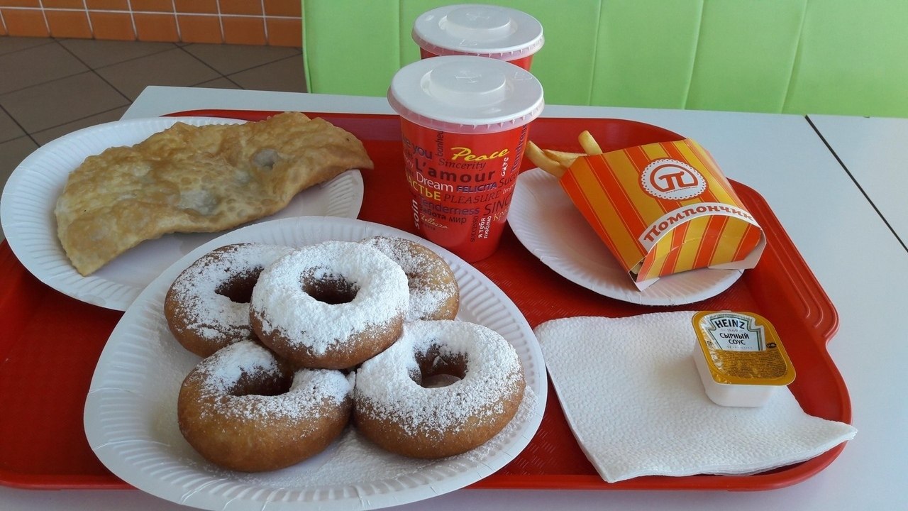 Пончики в кафе