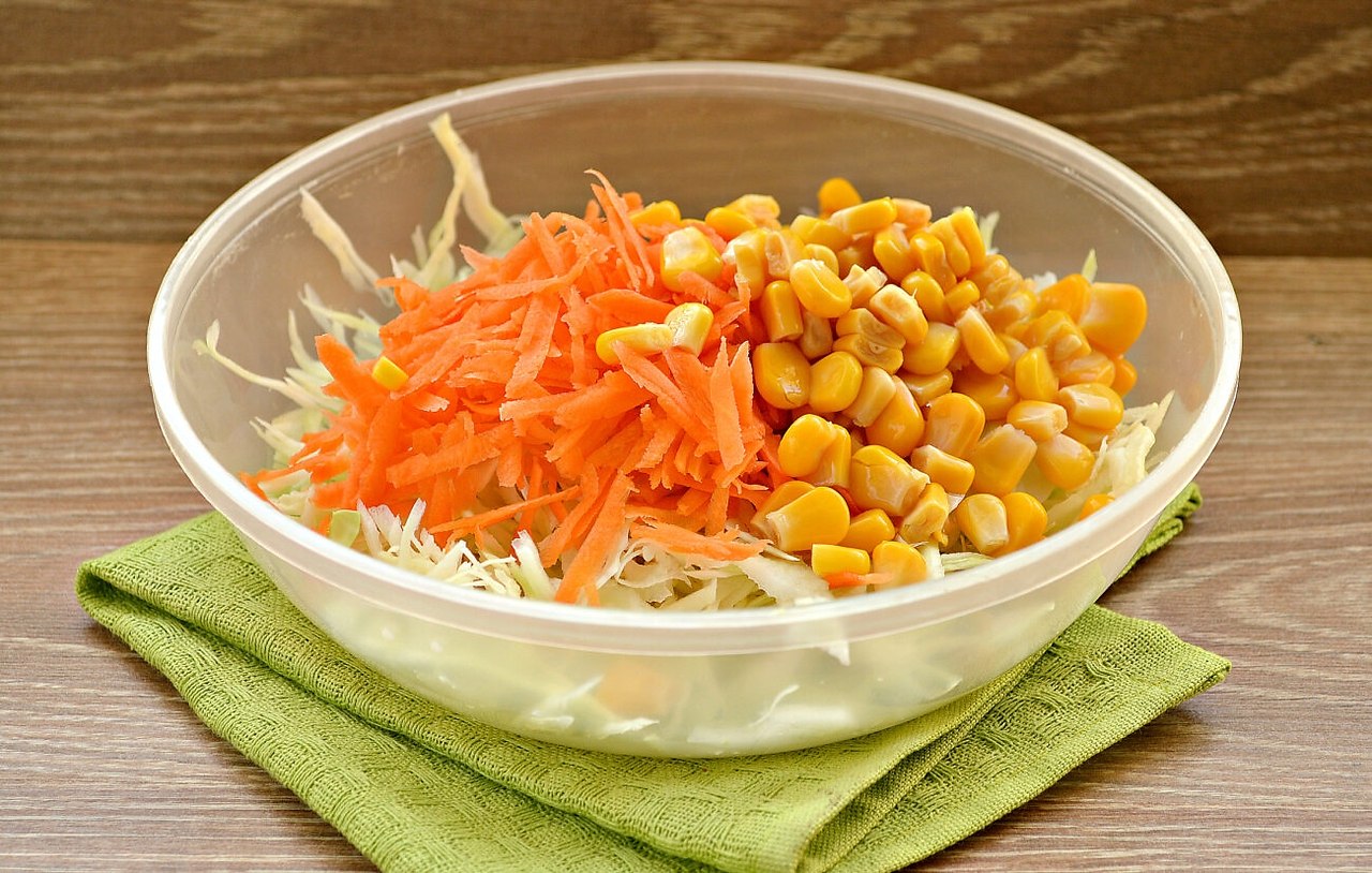 Салат капуста морковка кукуруза