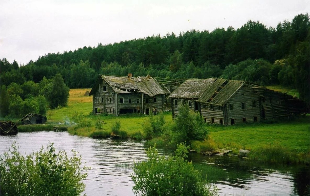 Заброшенные деревни у реки