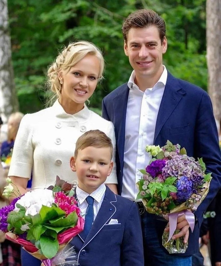 Дмитрий дюжев с женой и детьми фото