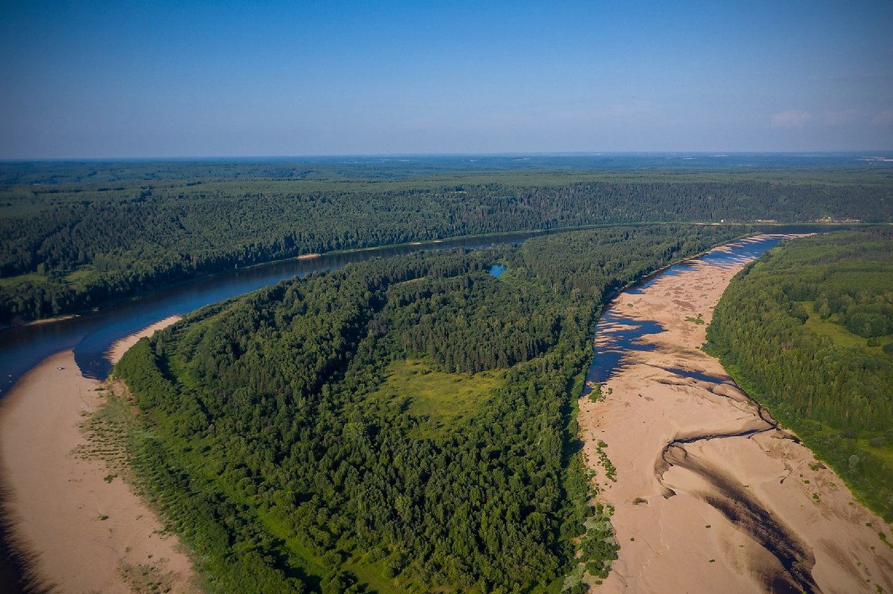 2 берега места. Атарская лука Кировская область Поющие Пески. Река Вятка Кировской области Лебяжский район. Поющие Пески Киров. Золотые Пески на Вятке.