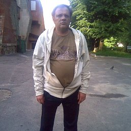 Александр, 46, Ровно