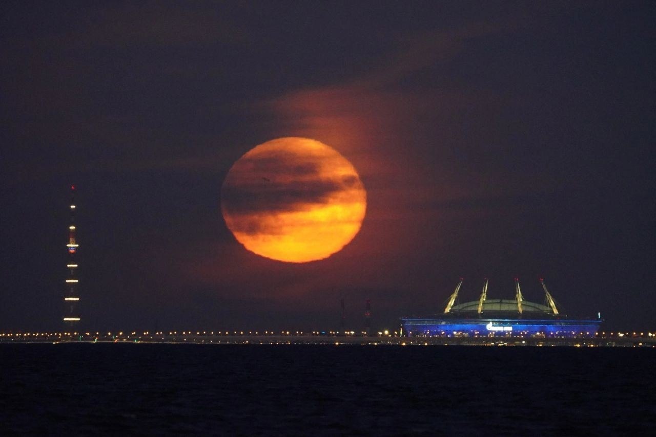 луна сегодня в санкт петербурге