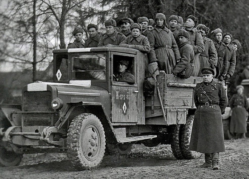 Советские немецкие машины. ЗИС-5 грузовой автомобиль. ЗИС 5в в годы войны. ЗИС-5 на войне. ЗИС-5 В годы ВОВ.