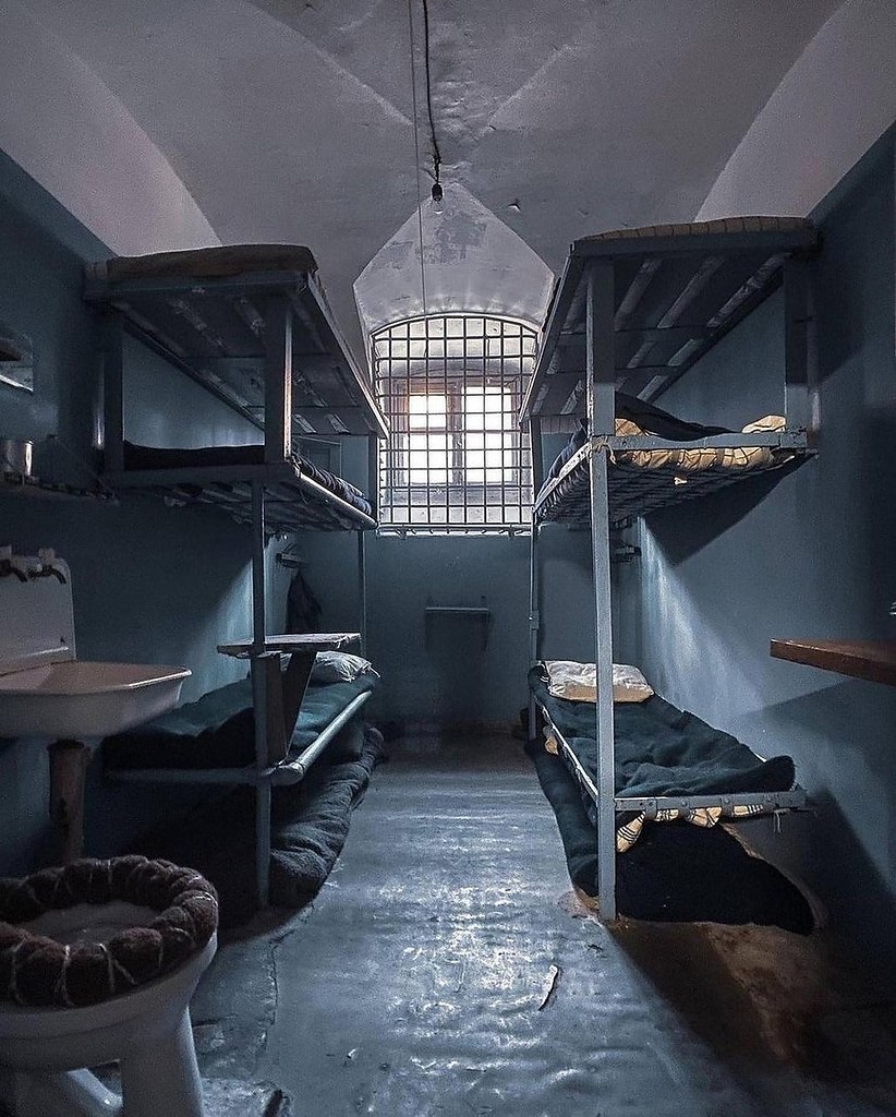 картинки тюрьмы дом