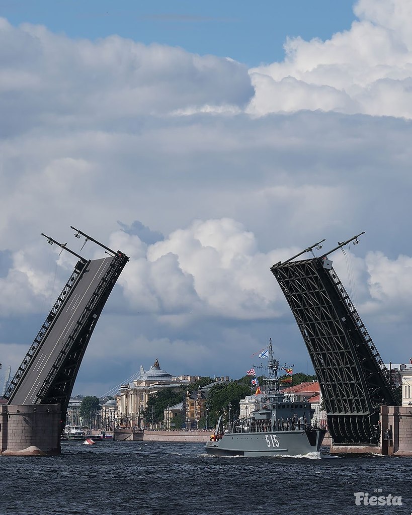 Фото с парада в питере