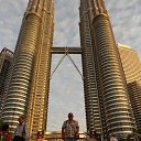 -  (Petronas Twin Towers),      -,        -      ...       .   -   88- ,    ,    -  _  (Sky Bridge). 
   ...     ,     .    