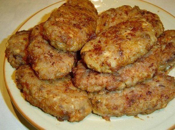 Вкуснейшие грибные котлеты.Ингредиенты:1 килограмм любых грибов2 головки репчатого лука4 яйца4 ...