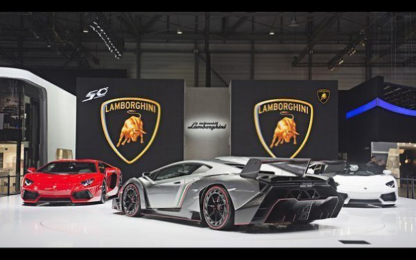 Lamborghini Veneno.  V12   6,5   750 ..    2,8 . ... - 4