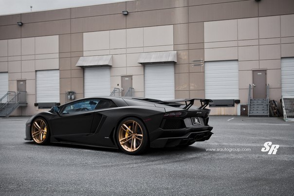 Lamborghini Aventador - 4