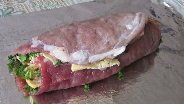 Мясной рулет с яйцом.Ингредиенты:продукты для мясного рулета с яйцом-свиное мясо (это может быть ... - 6