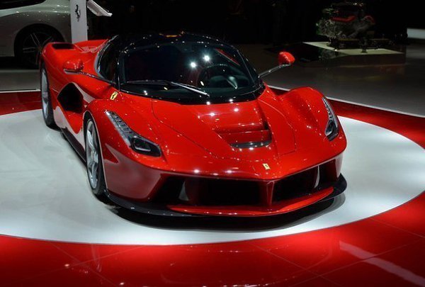 Ferrari LaFerrari достанется только VIP-покупателям. Чтобы претендовать на гиперкар, необходимо ...