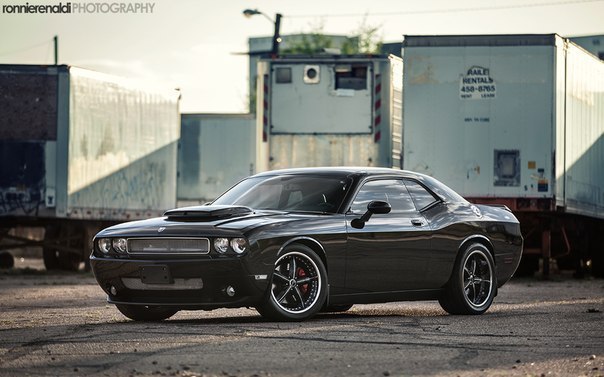 Dodge Challenger SRT8 - 4