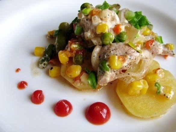 Сочная индейка, запеченная с овощами. *Энергетическая ценность, 100 г Белки Жиры Углеводы 100,1 ...