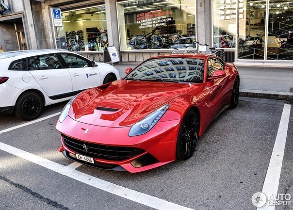 Ferrari F12berlinetta - 2