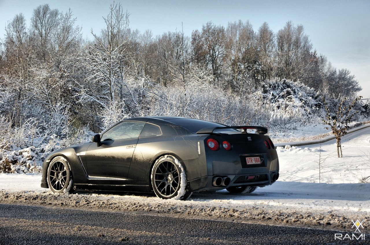 Nissan Skyline gt r зима