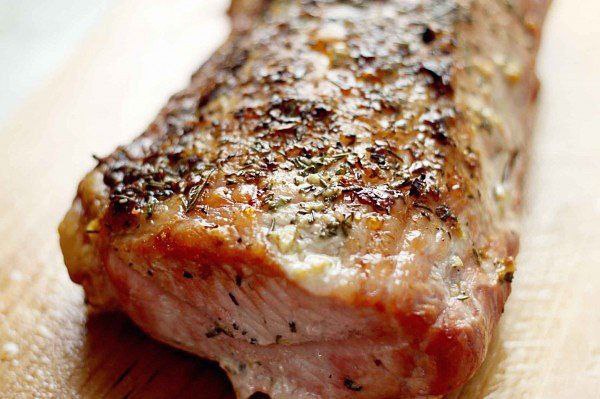 Свиная вырезка с чесноком и розмарином.Ингредиенты:кусок свинины (лучше всего от окорока или ... - 5