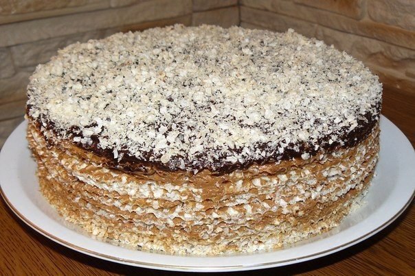 Вафельный торт. Продукты: 10–14 вафельных коржей 1 банка вареной ириски или сгущенки 200 г ...