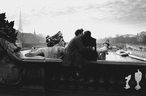 Ревность — это не доказательство любви, это доказательство эгоистичной претензии на обладание. Макс ...