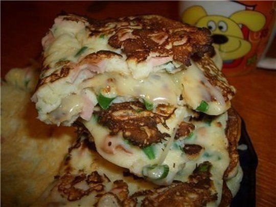 "Вкусные и быстрые лепешки на завтрак!" Ингредиенты: На 1 порцию: -Яйцо 1 шт -Сметана 1 ...