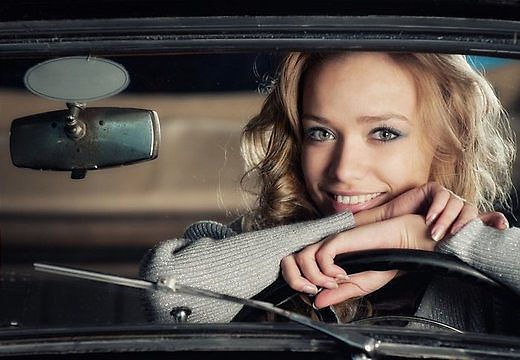 Значит так. Стоим мы в пробке (стандартное, в последнее время, занятие). Перед моим носом стоит ...