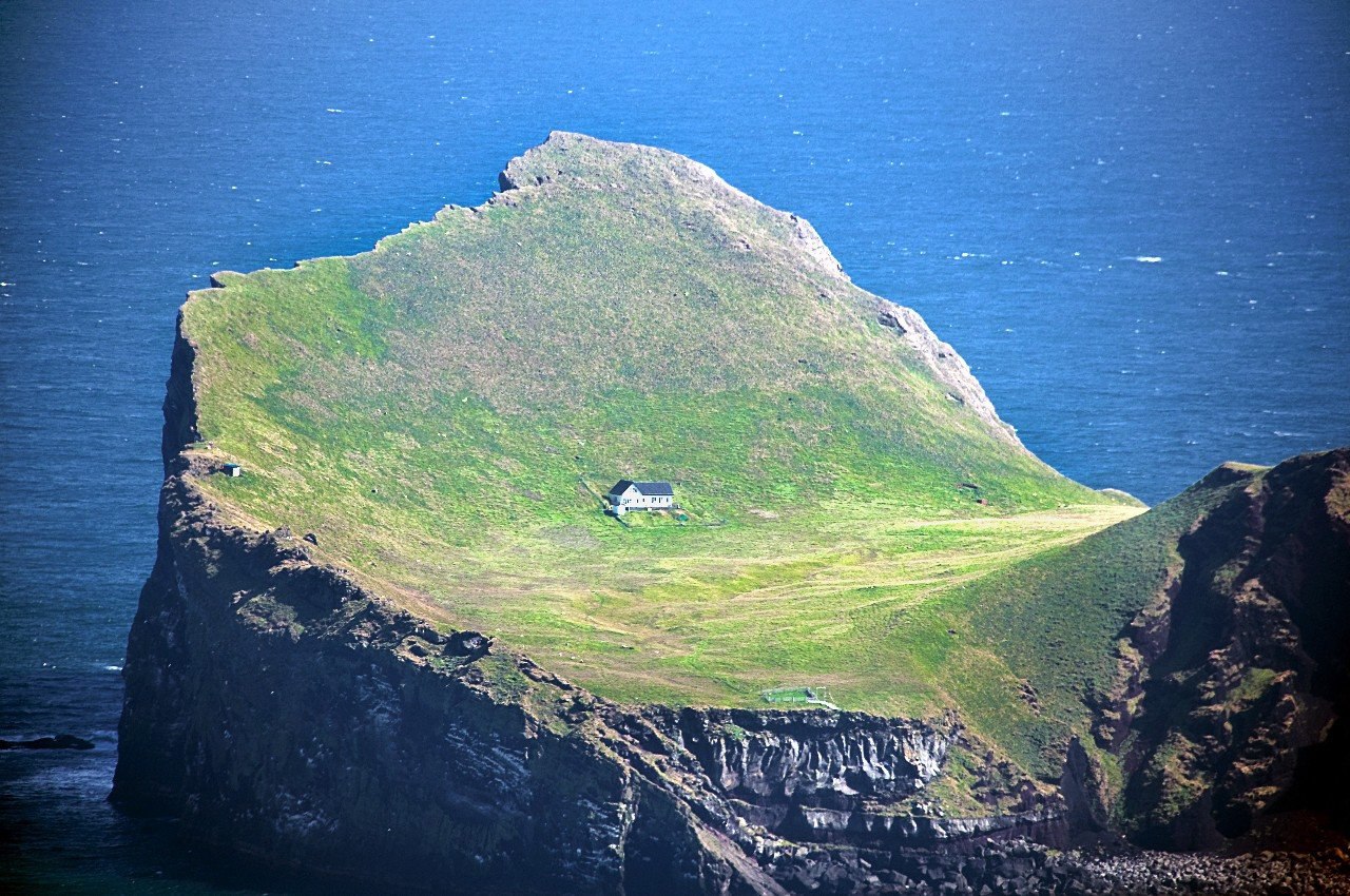 Остров Бьярнарей, Исландия