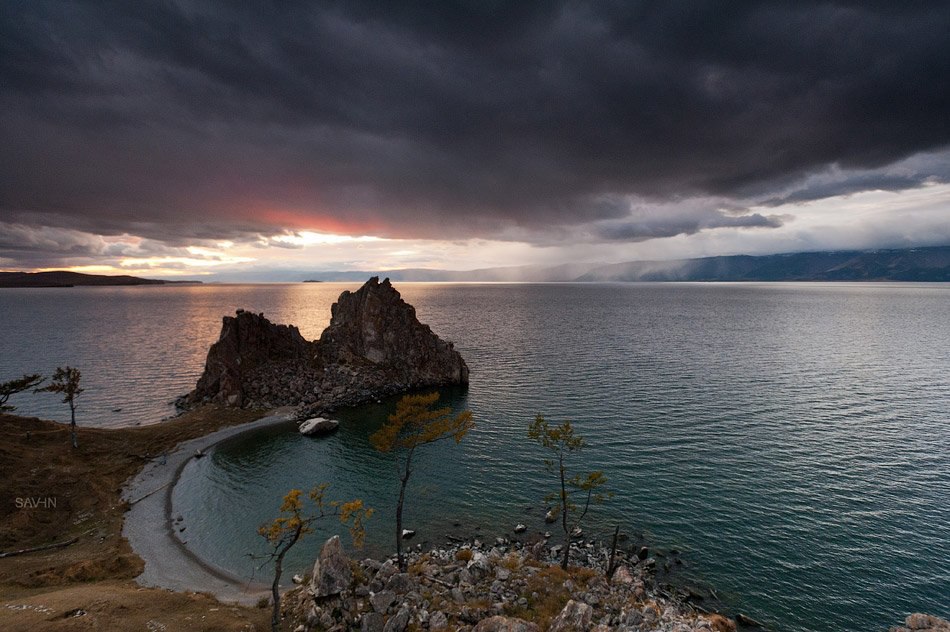 Байкал самое древнее. Озеро Байкал. Байкал древнейшее озеро. Байкал древнее озеро. Байкал самое древнее озеро в мире.