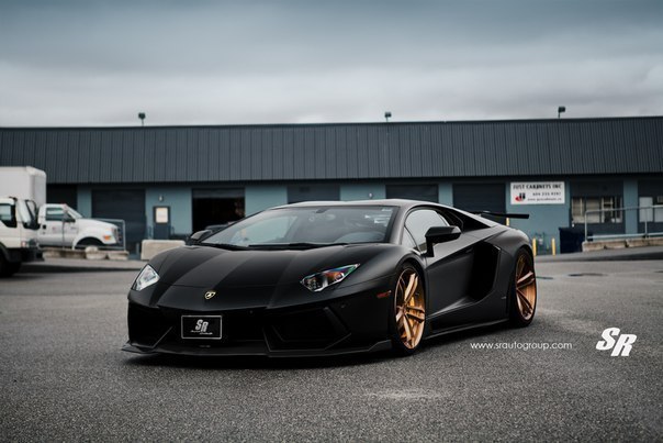 Lamborghini Aventador - 2