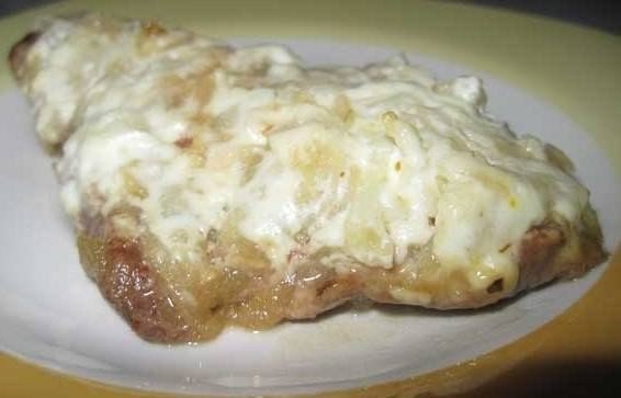 Печень с яблоками. печень говяжья - 450 г лук - 3 крупные головки 2 кислых яблока сметана 15% - 150 ...