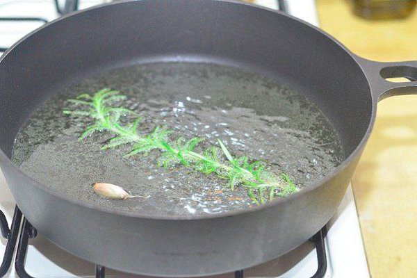 Куриное филе в кляре.Ингредиенты:Куриное филе - 500 гСоль по вкусуПерец по вкусуМасло растительное ... - 4